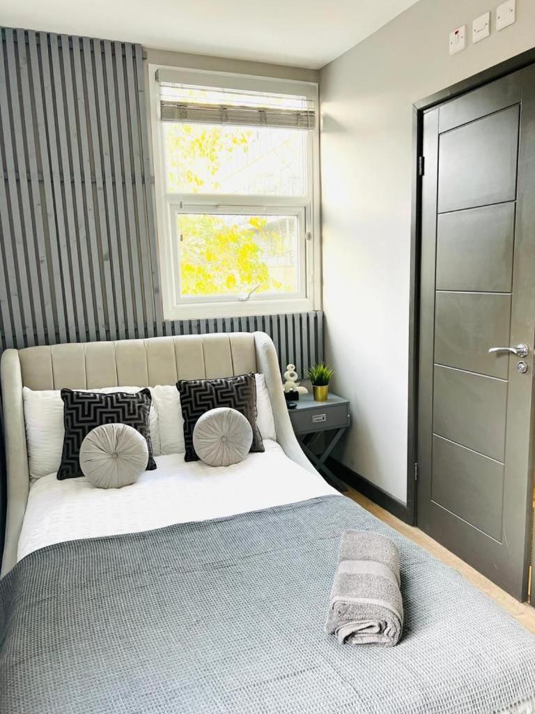 Holloway's House - No 37 - Bright & Cozy Escape London
