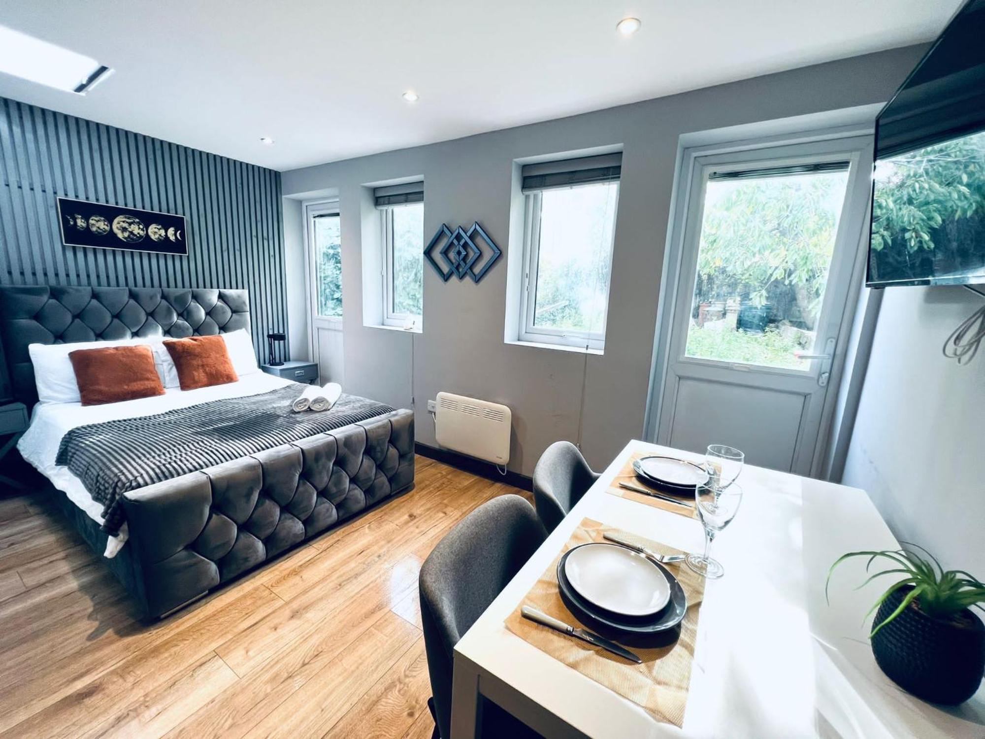 Holloway's House - No 37 - Bright & Cozy Escape * London
