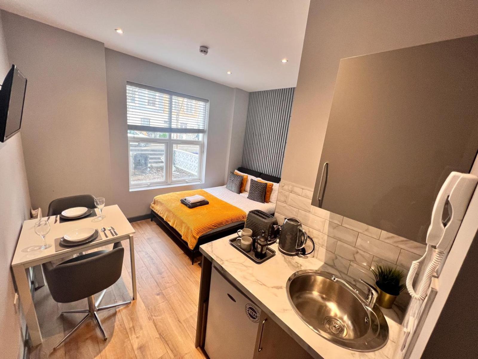 Holloway's House - No 37 - Bright & Cozy Escape * London