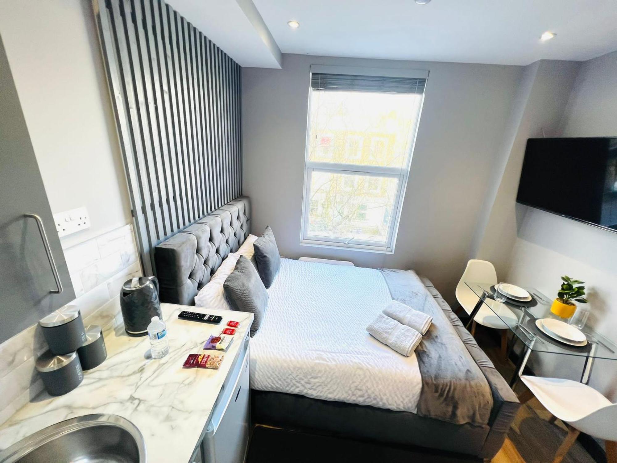 Holloway's House - No 37 - Bright & Cozy Escape Apartment